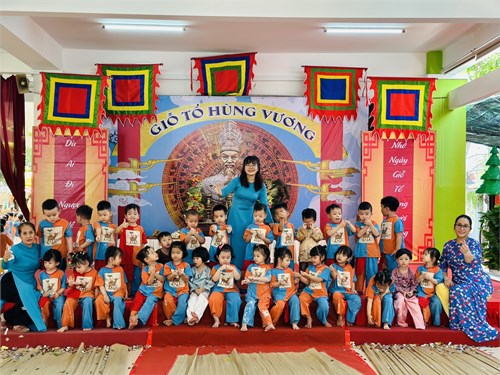 Lớp Mầm 1 tham gia lễ hội Giỗ Tổ Hùng Vương 2024